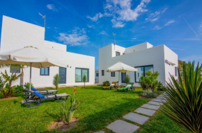 Preciosas villas con jardín y vistas al faro, a 700m de la playa, Zahora